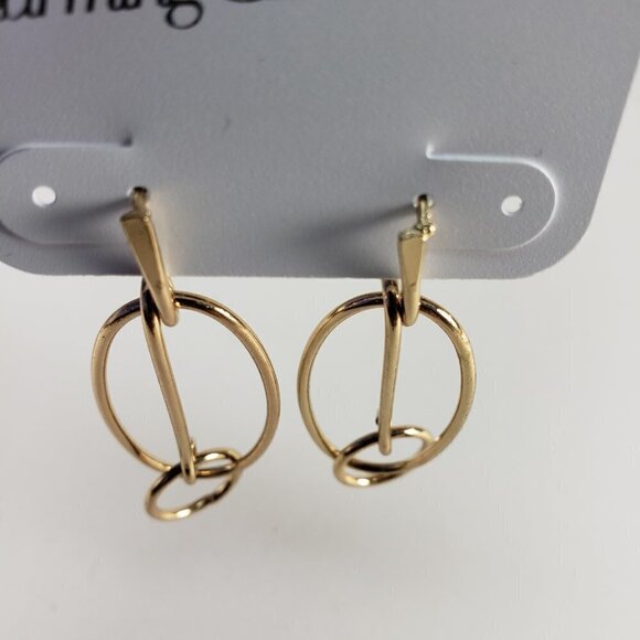 Sculptural Gold Loop Earrings – Interlocking Oval Drop Design Fashion Jewelry - Picture 8 of 10